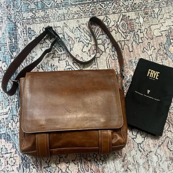 Frye NWT Logan Messenger Bag Dark Brown Leather MSRP $498 DB791 - Picture 1 of 16